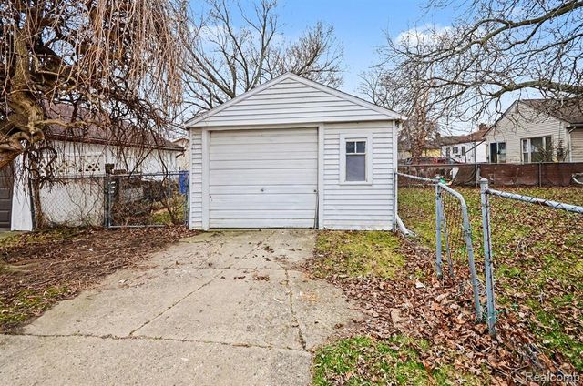 24274 Shakespeare Avenue, Eastpointe, MI 48021