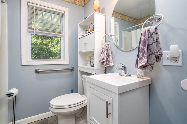 127 Pleasant St, Lunenburg, MA 01462