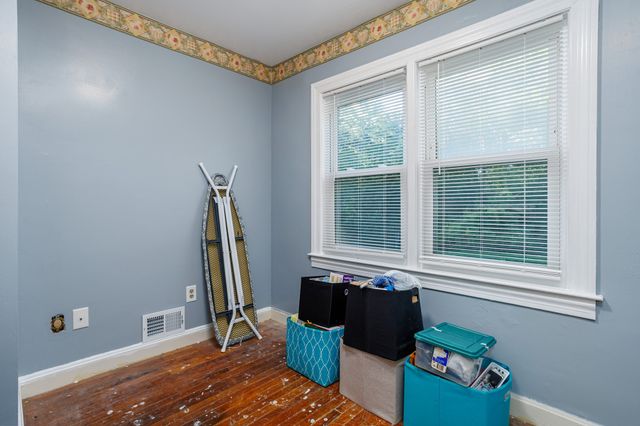 127 Pleasant St, Lunenburg, MA 01462