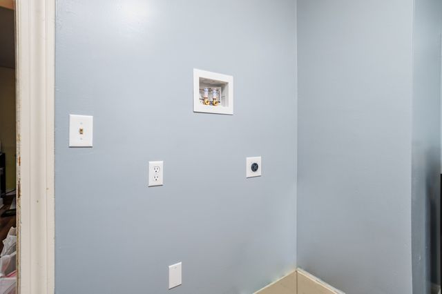 127 Pleasant St, Lunenburg, MA 01462
