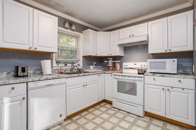 127 Pleasant St, Lunenburg, MA 01462