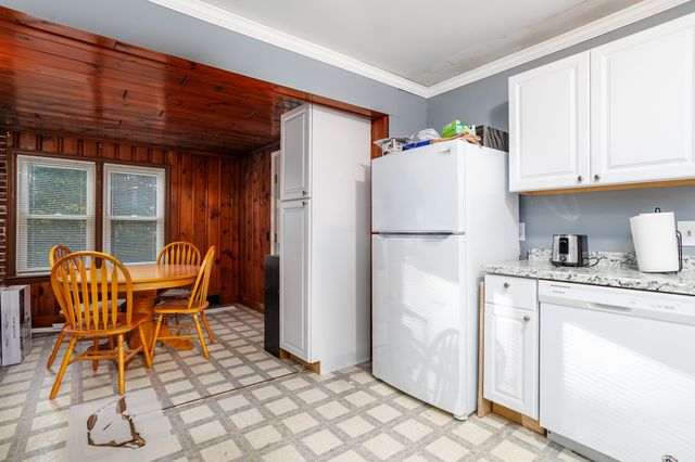 127 Pleasant St, Lunenburg, MA 01462