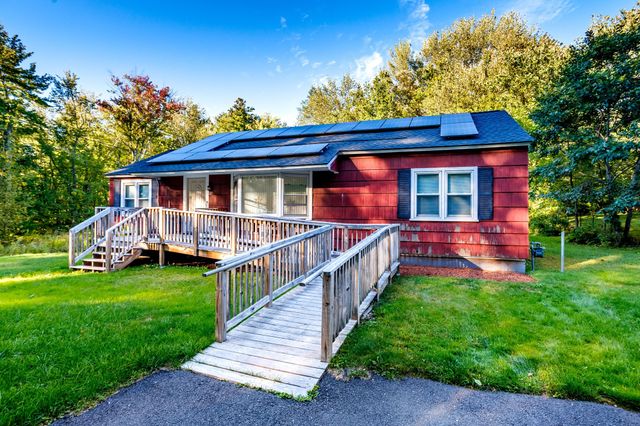 127 Pleasant St, Lunenburg, MA 01462