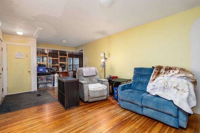 127 Pleasant St, Lunenburg, MA 01462
