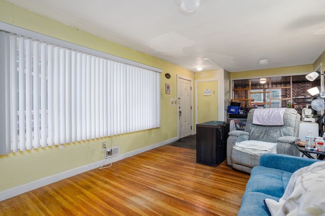 127 Pleasant St, Lunenburg, MA 01462