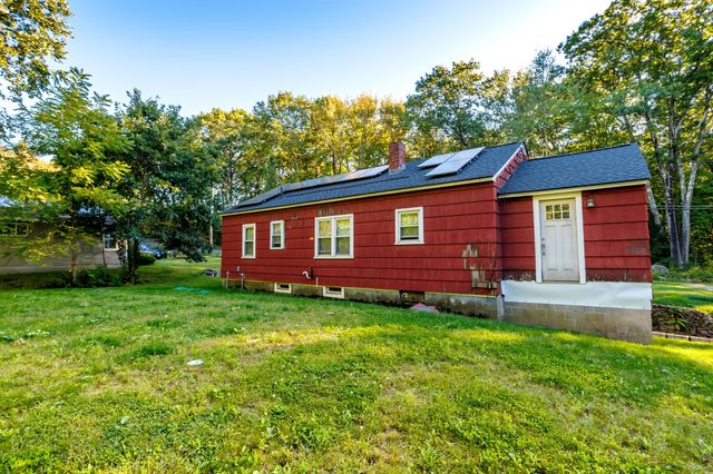 127 Pleasant St, Lunenburg, MA 01462