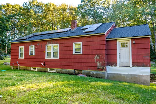 127 Pleasant St, Lunenburg, MA 01462