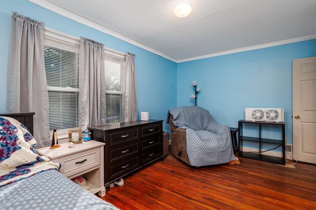 127 Pleasant St, Lunenburg, MA 01462