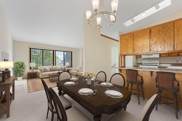 1216 Hilo Avenue N, Oakdale, MN 55128