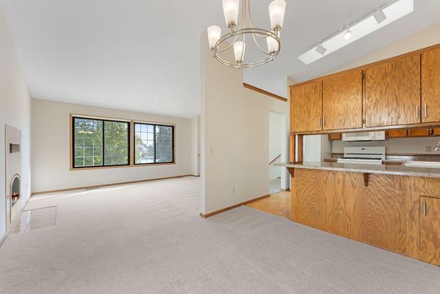 1216 Hilo Avenue N, Oakdale, MN 55128