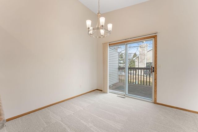 1216 Hilo Avenue N, Oakdale, MN 55128