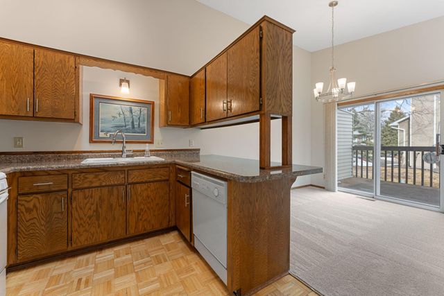 1216 Hilo Avenue N, Oakdale, MN 55128