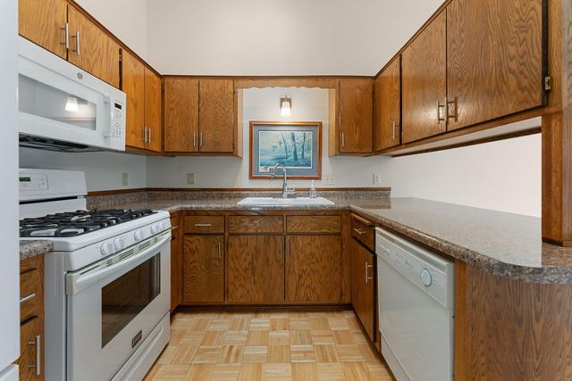 1216 Hilo Avenue N, Oakdale, MN 55128