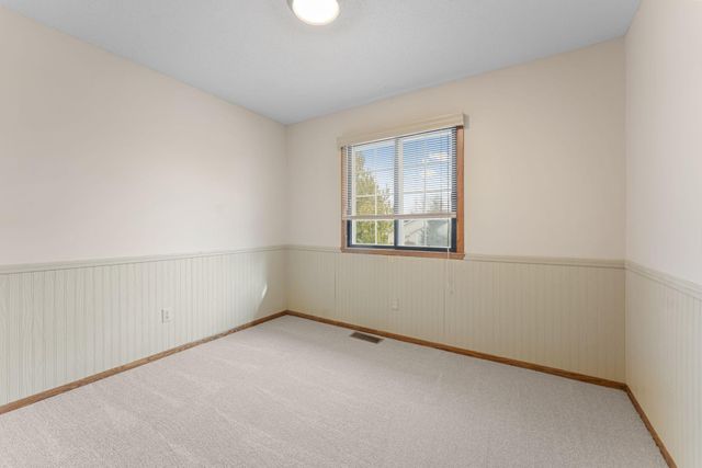 1216 Hilo Avenue N, Oakdale, MN 55128