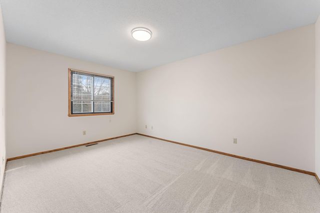 1216 Hilo Avenue N, Oakdale, MN 55128