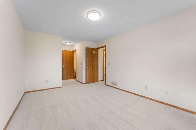 1216 Hilo Avenue N, Oakdale, MN 55128