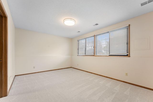 1216 Hilo Avenue N, Oakdale, MN 55128