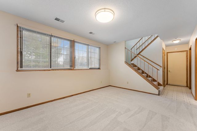 1216 Hilo Avenue N, Oakdale, MN 55128