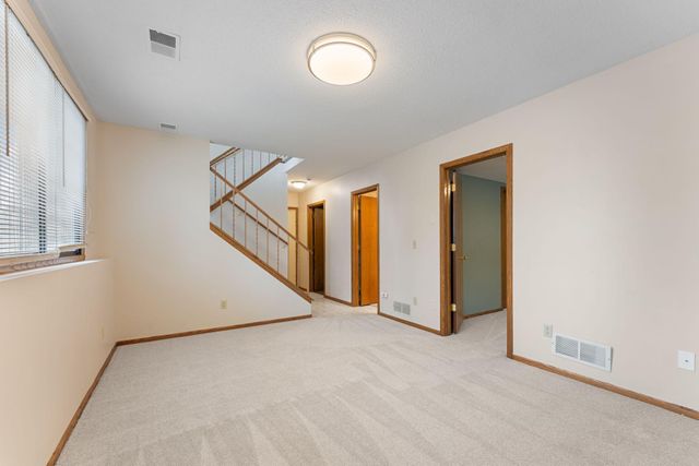 1216 Hilo Avenue N, Oakdale, MN 55128