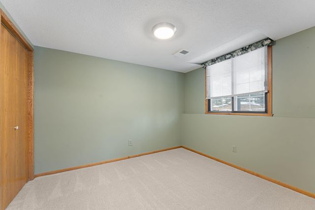 1216 Hilo Avenue N, Oakdale, MN 55128