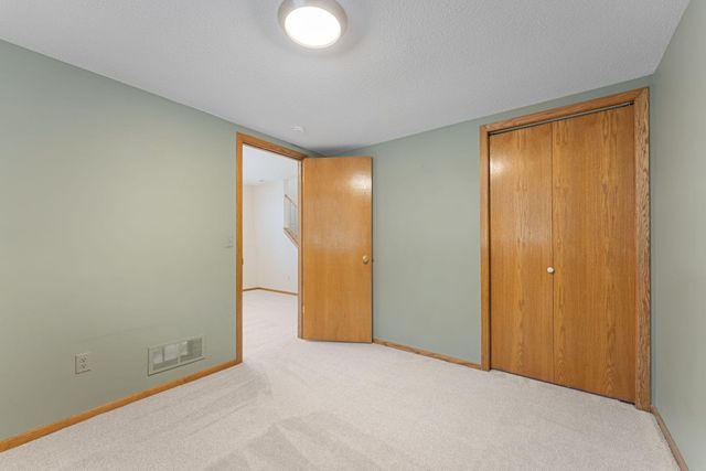 1216 Hilo Avenue N, Oakdale, MN 55128