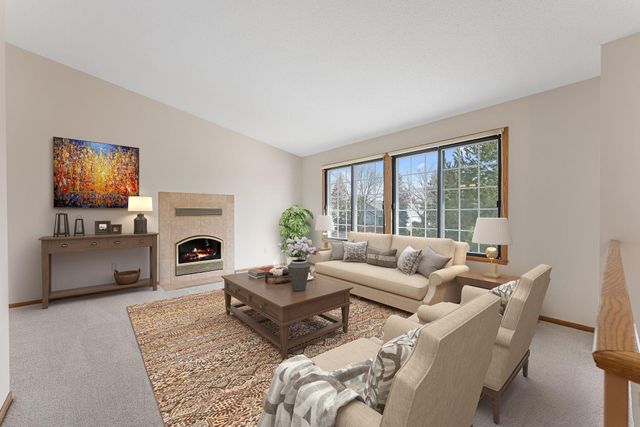 1216 Hilo Avenue N, Oakdale, MN 55128