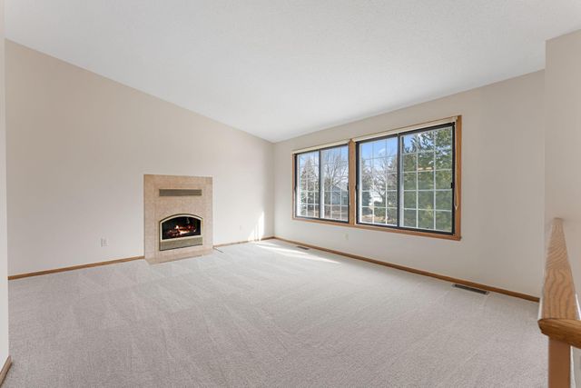 1216 Hilo Avenue N, Oakdale, MN 55128