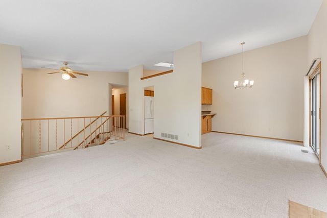 1216 Hilo Avenue N, Oakdale, MN 55128