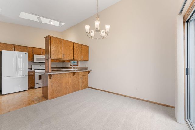 1216 Hilo Avenue N, Oakdale, MN 55128