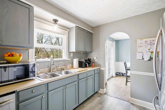 3332 E High Street 3332 E High Street, Springfield, OH 45505