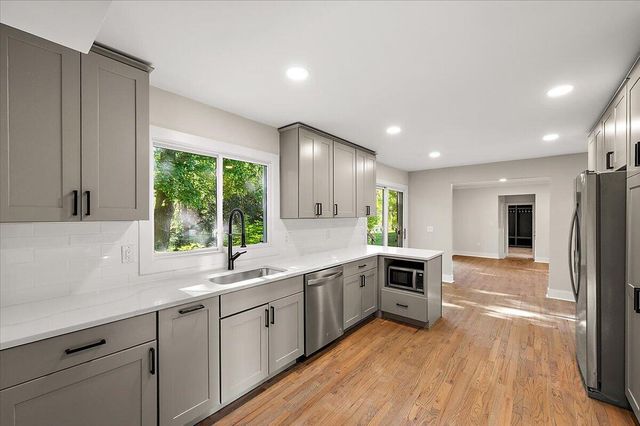 7381 Cathedral Drive, Bloomfield Hills, MI 48301