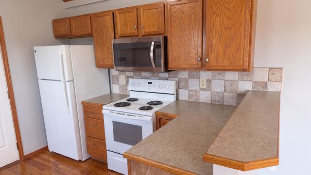 6505 E 44th St N, Bel Aire, KS 67226