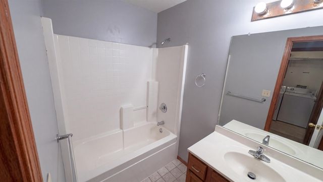 6505 E 44th St N, Bel Aire, KS 67226