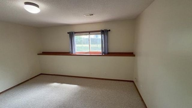 6505 E 44th St N, Bel Aire, KS 67226