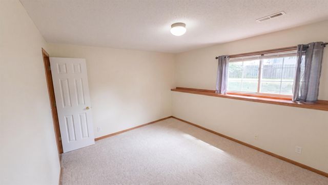 6505 E 44th St N, Bel Aire, KS 67226