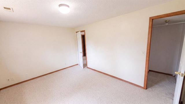 6505 E 44th St N, Bel Aire, KS 67226