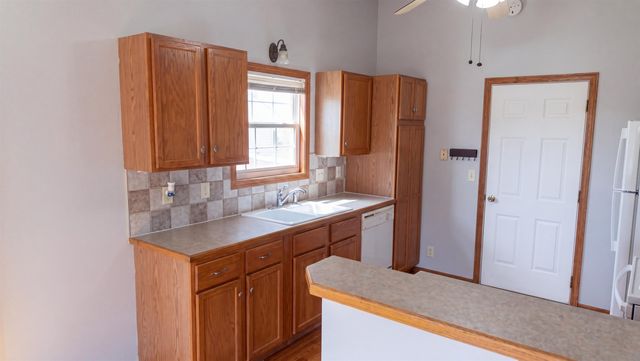 6505 E 44th St N, Bel Aire, KS 67226