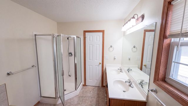 6505 E 44th St N, Bel Aire, KS 67226