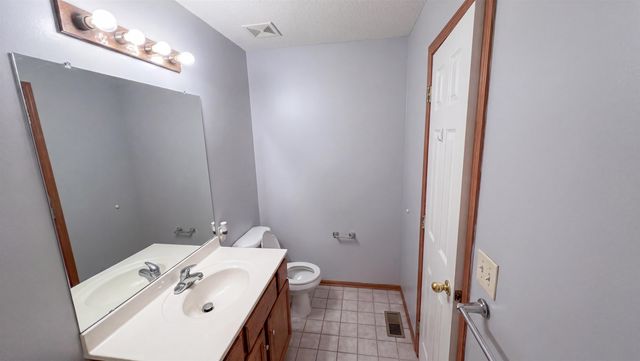 6505 E 44th St N, Bel Aire, KS 67226