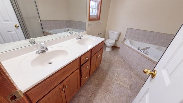 6505 E 44th St N, Bel Aire, KS 67226