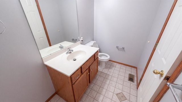 6505 E 44th St N, Bel Aire, KS 67226