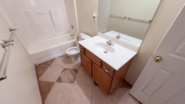 6505 E 44th St N, Bel Aire, KS 67226