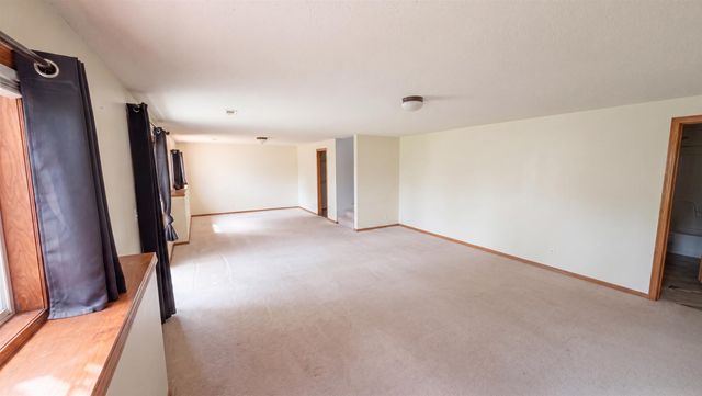 6505 E 44th St N, Bel Aire, KS 67226