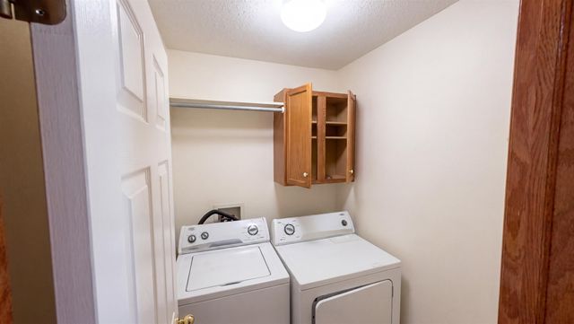 6505 E 44th St N, Bel Aire, KS 67226