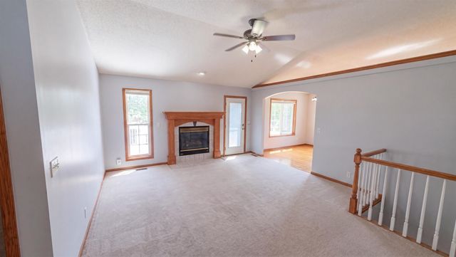 6505 E 44th St N, Bel Aire, KS 67226