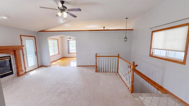 6505 E 44th St N, Bel Aire, KS 67226