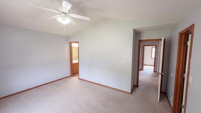 6505 E 44th St N, Bel Aire, KS 67226