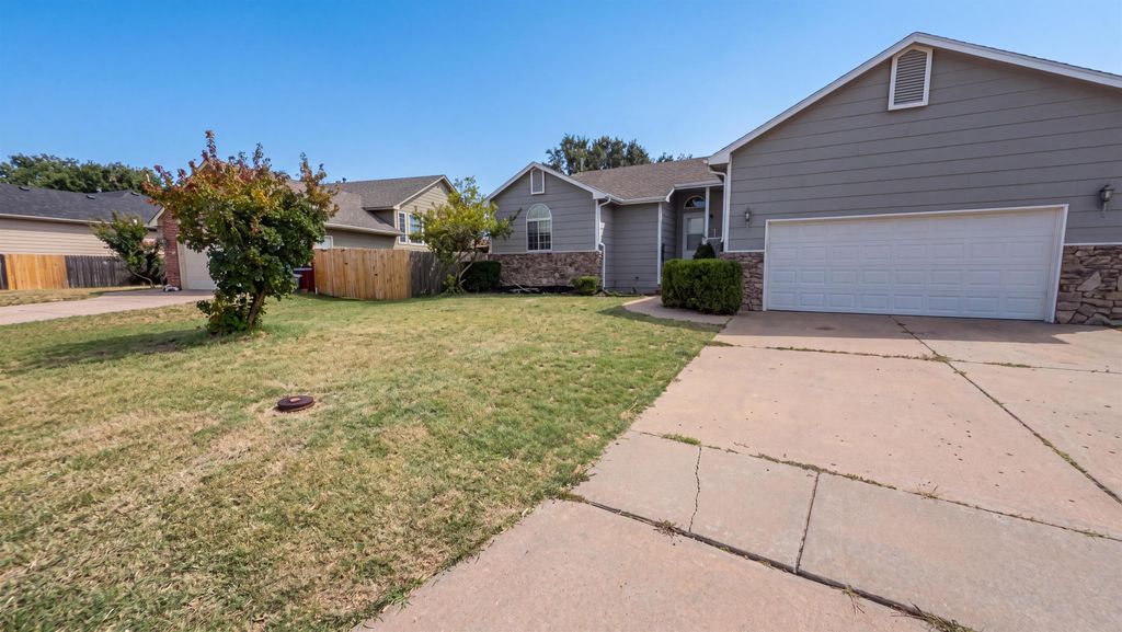 6505 E 44th St N, Bel Aire, KS 67226
