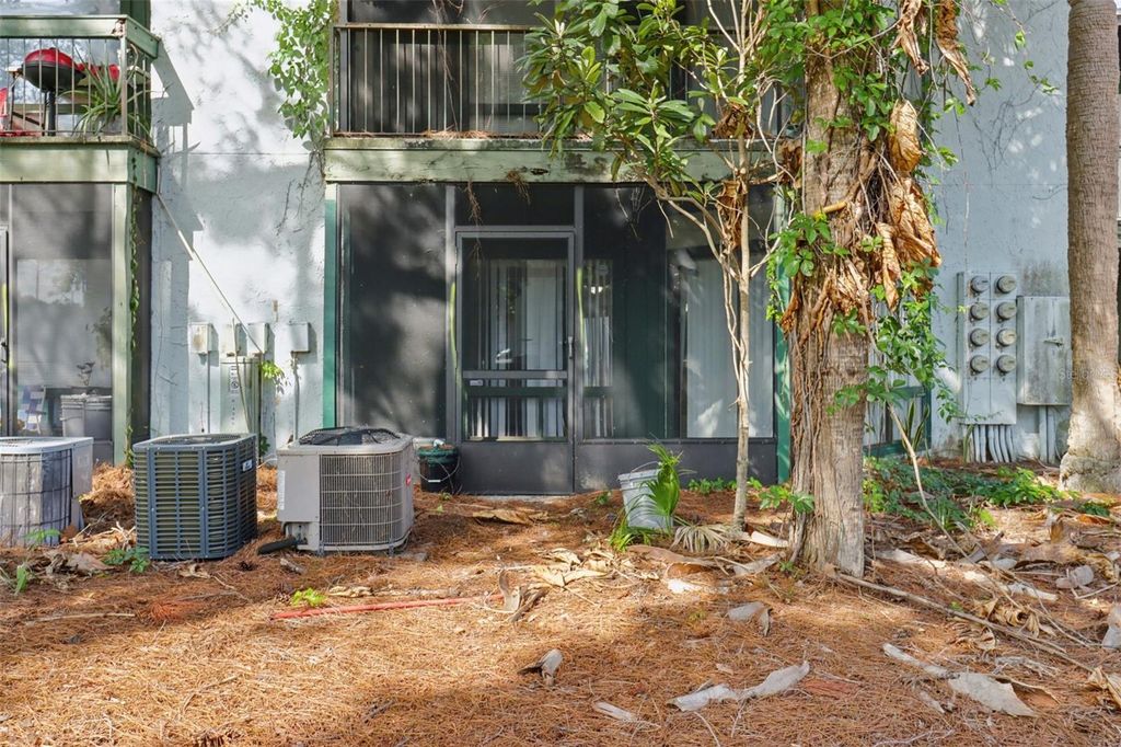 Image 16 of property listing at 4369 AQUA VISTA DRIVE 16-C, Orlando, FL 32839