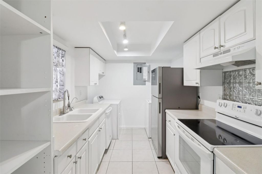 Image 4 of property listing at 4369 AQUA VISTA DRIVE 16-C, Orlando, FL 32839